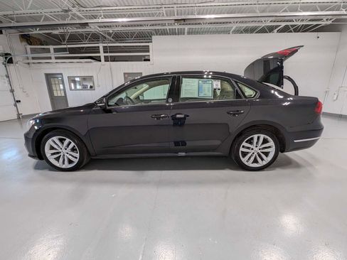 Used 2019 Volkswagen Passat 2.0T Wolfsburg w/ Wheels & Sunroof Package FWD image 12