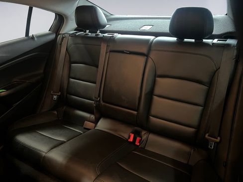 Used 2019 Chevrolet Cruze Premier image 16