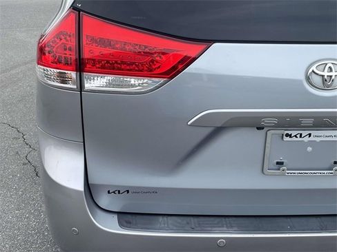 Used 2014 Toyota Sienna XLE image 15