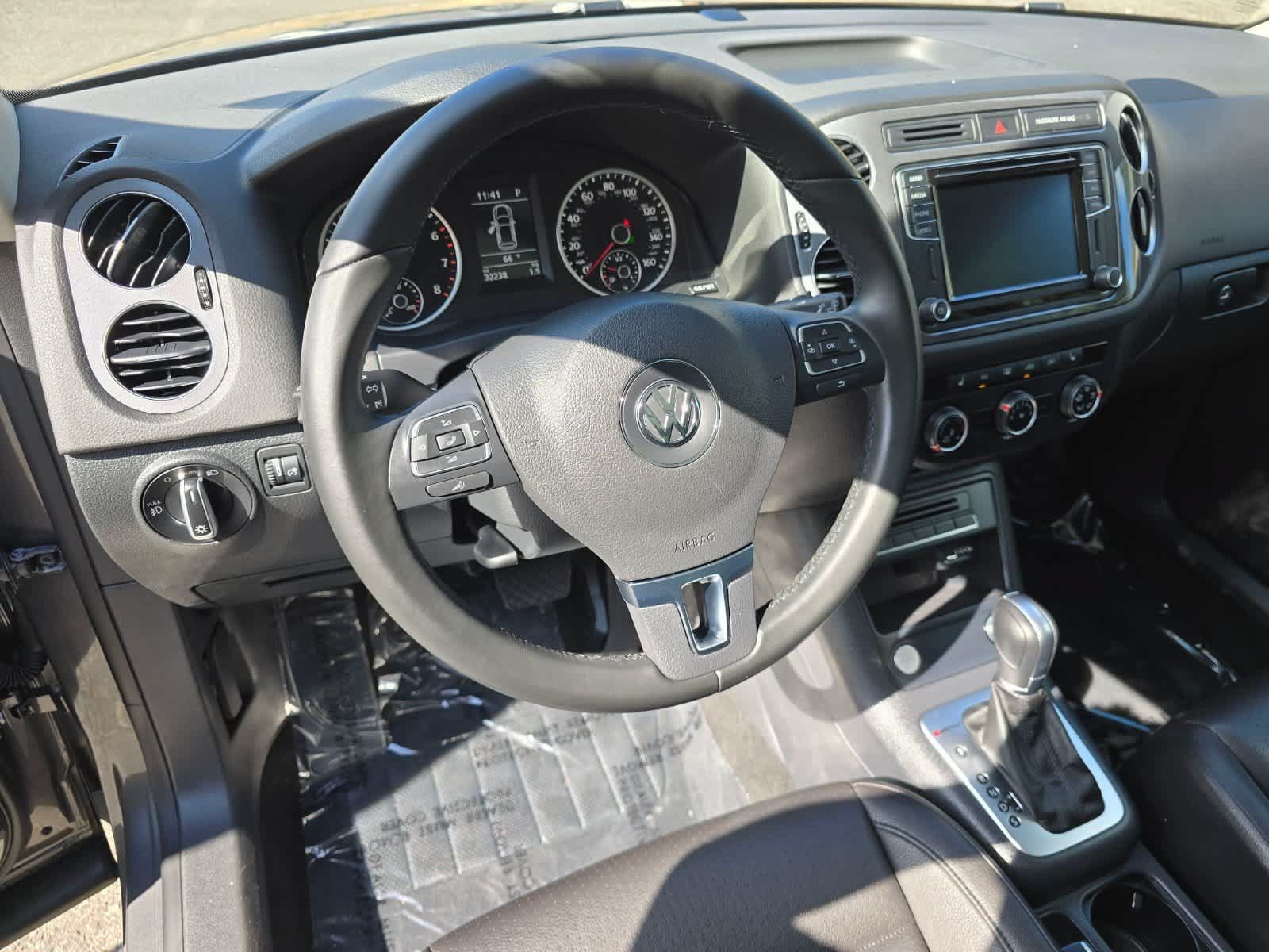 Used 2016 Volkswagen Tiguan SE AWD/4WD image 2