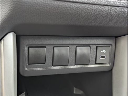 Used 2025 Toyota Corolla Cross LE FWD image 15