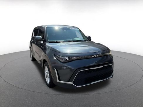Used 2025 Kia Soul LX w/ LX Technology Package FWD image 3