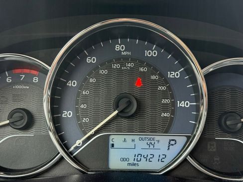 Used 2014 Toyota Corolla LE image 10