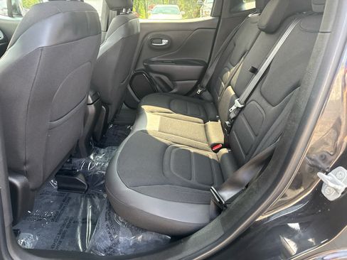 Used 2016 Jeep Renegade Latitude AWD/4WD image 13