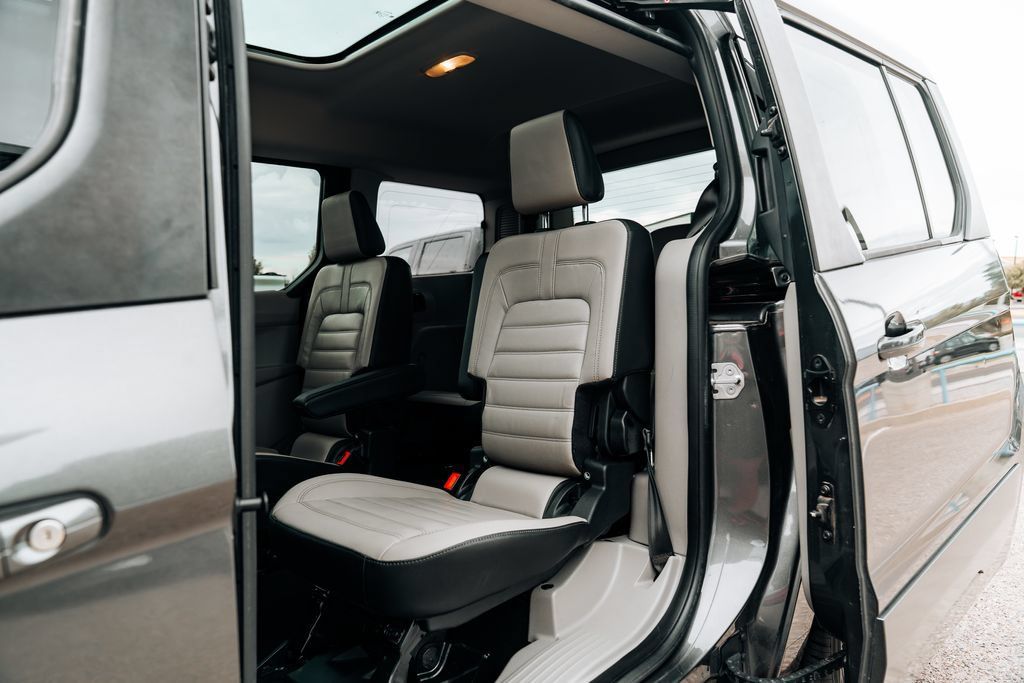 Used 2019 Ford Transit Connect Titanium w/ Titanium Premium Package FWD image 34