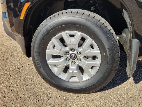 Used 2023 Nissan Frontier SV w/ SV Premium Package image 7