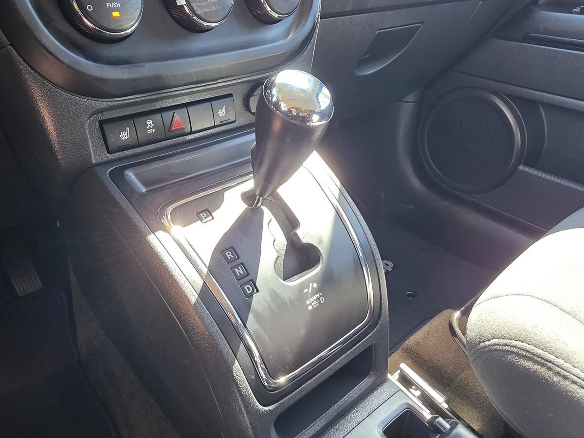 Used 2017 Jeep Patriot Latitude FWD image 34