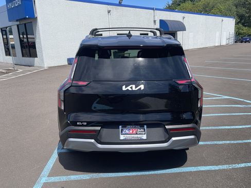 Used 2024 Kia EV9 Wind AWD/4WD image 4