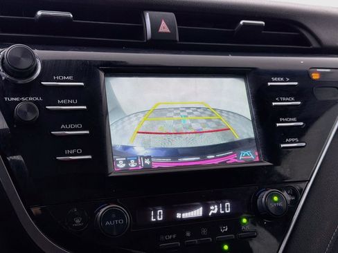 Used 2018 Toyota Camry XSE FWD image 16