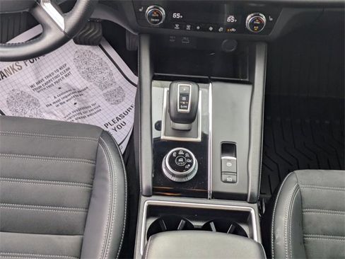 Used 2023 Mitsubishi Outlander SE image 21