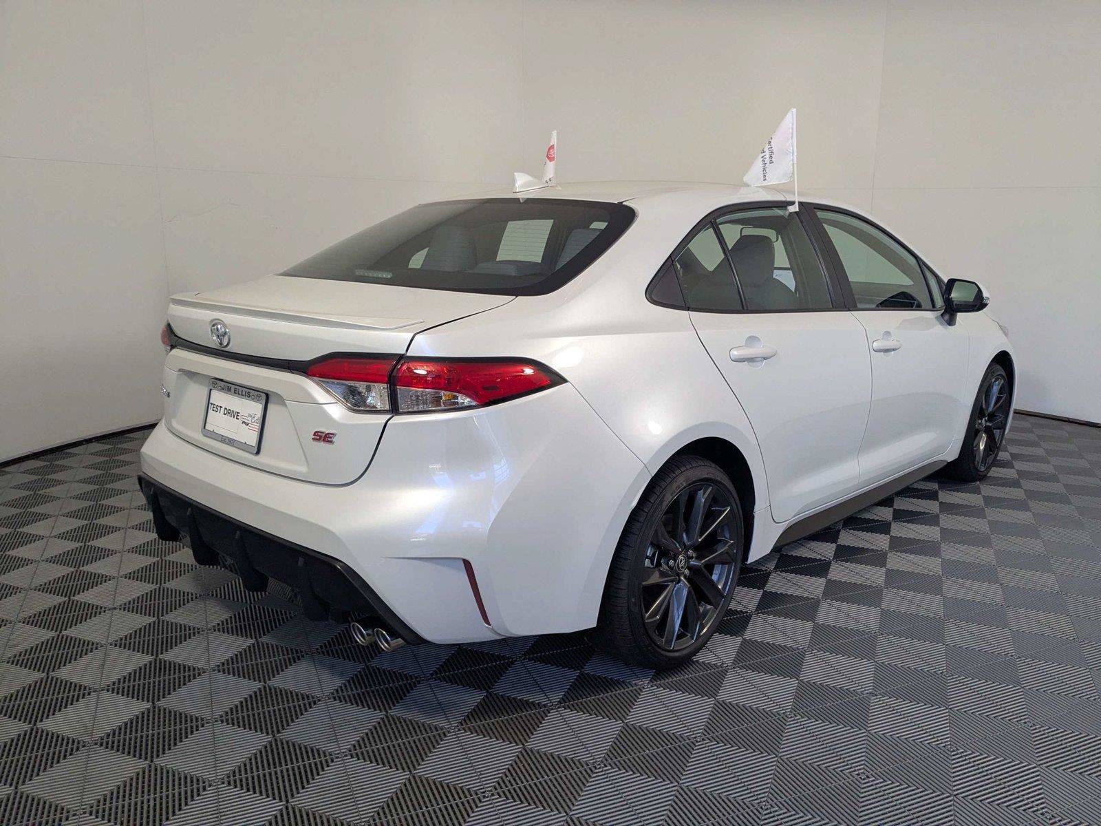 Certified 2026 Toyota Corolla SE w/ SE Package FWD image 4