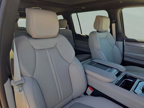New 2026 Jeep Grand Wagoneer 2WD w/ Premium Group I image 32