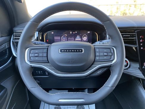 Used 2022 Jeep Wagoneer Series III w/ Flexible Seating Group image 18