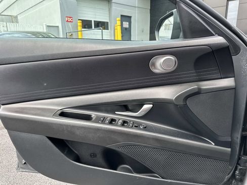 Used 2023 Hyundai Elantra SE FWD image 24