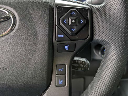 Used 2022 Toyota Tacoma TRD Off-Road image 32