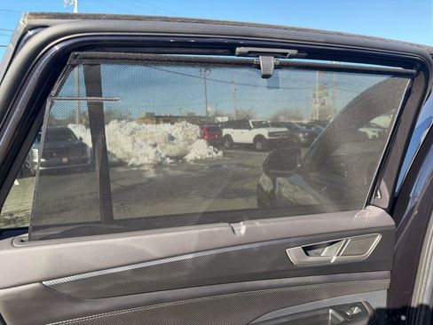 Used 2025 Volkswagen Atlas Cross Sport SEL R-Line image 34