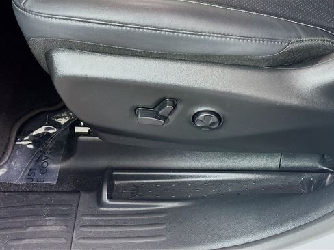 Used 2025 Chrysler Pacifica Select FWD image 13