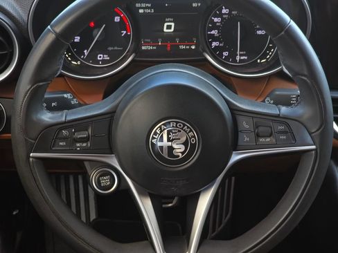 Used 2018 Alfa Romeo Giulia RWD image 15
