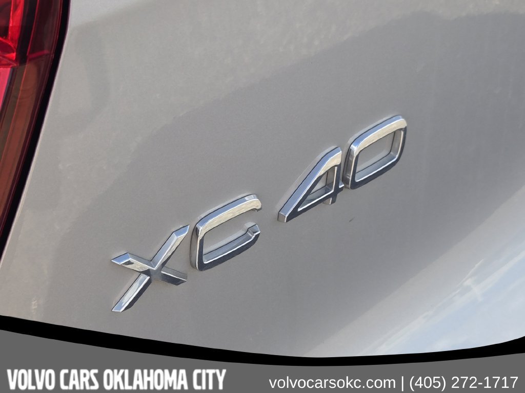 Certified 2025 Volvo XC40 B5 Core AWD/4WD image 11
