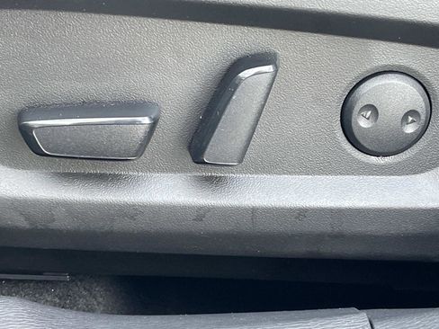 Used 2025 Mitsubishi Outlander SE image 18