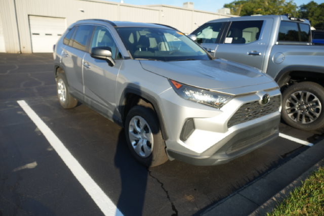 Used 2021 Toyota RAV4 LE FWD image 1