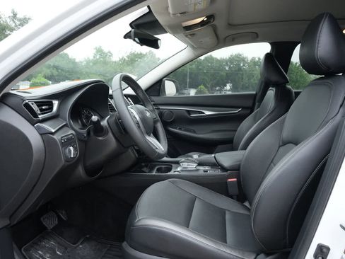 Certified 2025 INFINITI QX50 Luxe w/ Cargo Package AWD/4WD image 16
