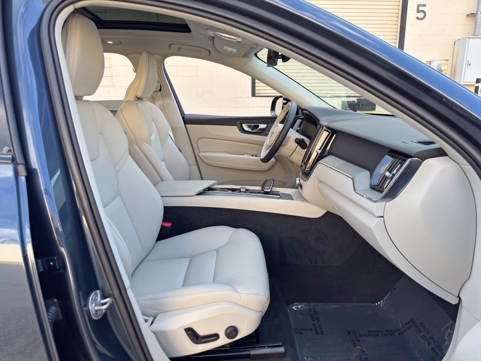 Used 2025 Volvo XC60 B5 Plus w/ Protection Package Premier AWD/4WD image 16
