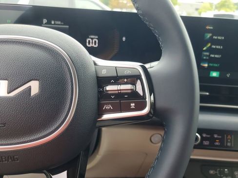 New 2026 Kia Carnival EX image 15