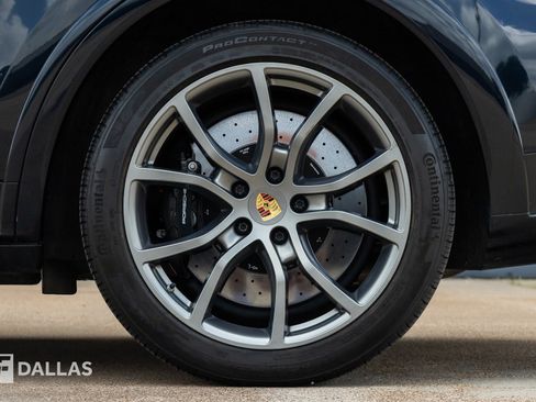 Used 2023 Porsche Cayenne Turbo S AWD/4WD image 9