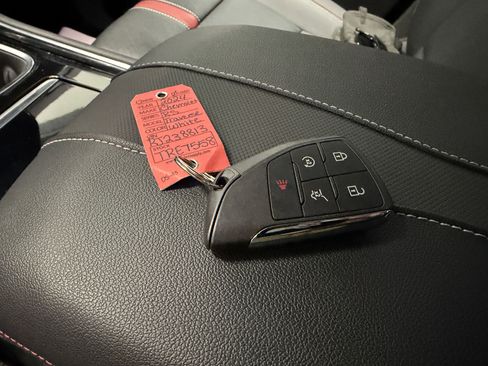 Used 2024 Chevrolet Traverse RS image 18