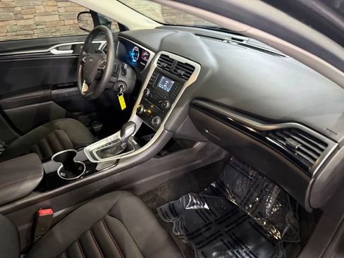 Used 2015 Ford Fusion SE w/ Equipment Group 201A FWD image 3