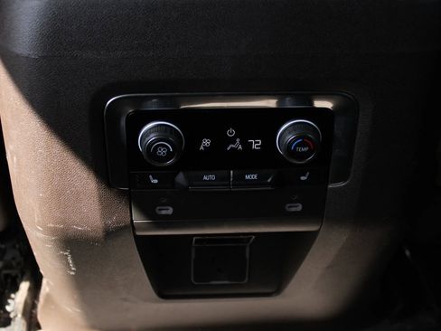 Used 2021 Chevrolet Suburban Z71 w/ Z71 Off-Road Package image 16