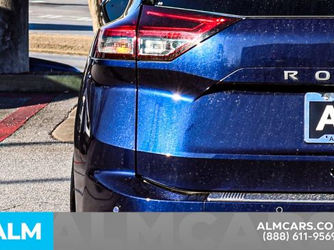 Used 2025 Nissan Rogue Platinum image 12