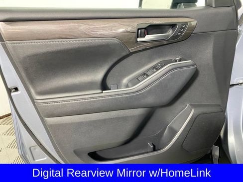 Used 2023 Toyota Highlander Platinum AWD/4WD image 12