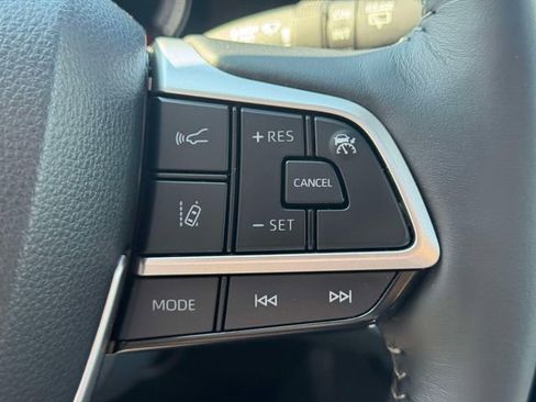 Used 2025 Toyota Highlander Platinum AWD/4WD image 28