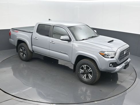 Used 2018 Toyota Tacoma TRD Sport image 27