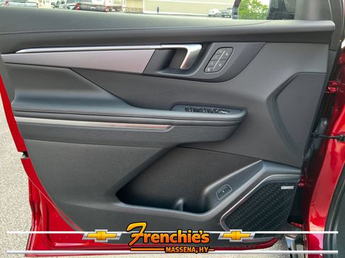 Used 2025 Buick Enclave Sport Touring w/ Power Package AWD/4WD image 13