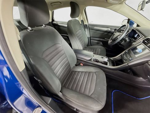 Used 2017 Ford Fusion SE w/ Fusion SE Technology Package image 25