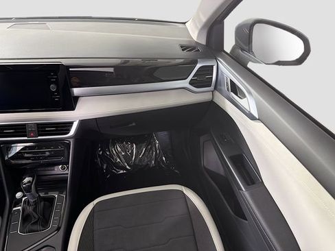 New 2026 Volkswagen Taos SE image 24