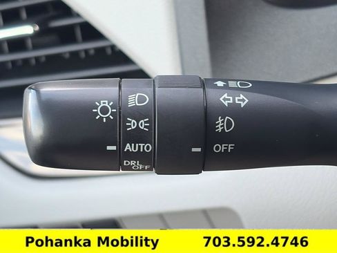 Used 2020 Toyota Sienna XLE w/ XLE Navigation Package FWD image 15
