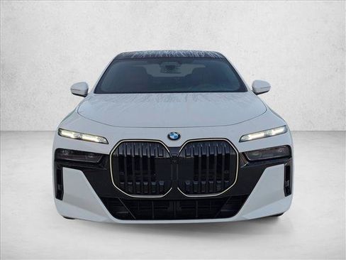 Used 2026 BMW 760i xDrive w/ Executive Package AWD/4WD image 5