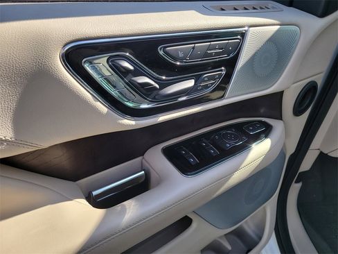 Used 2021 Lincoln Navigator Reserve image 17
