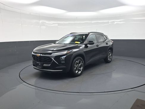 Used 2024 Chevrolet Trax LT FWD image 7