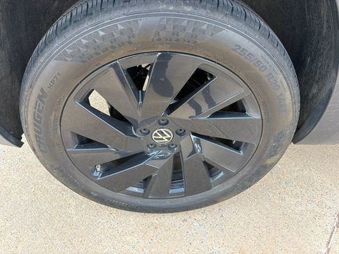 Used 2025 Volkswagen Atlas Cross Sport SE w/ Panoramic Sunroof Package AWD/4WD image 6