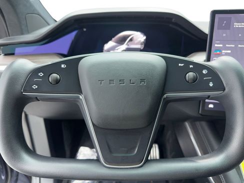 Used 2023 Tesla Model X image 25