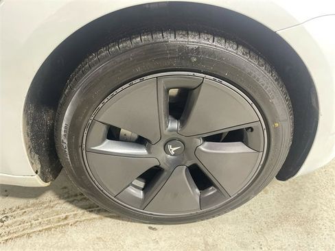 Used 2023 Tesla Model 3 Standard Range image 10