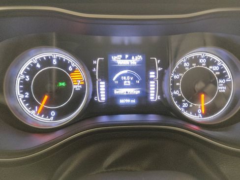 Used 2019 Jeep Cherokee Latitude Plus image 23