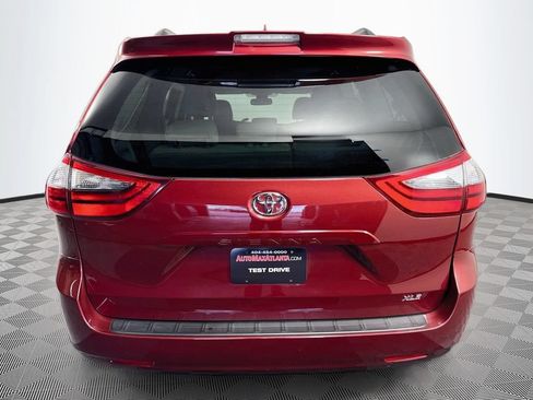 Used 2020 Toyota Sienna XLE FWD image 6