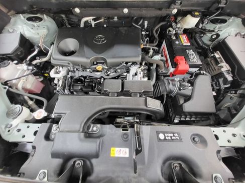 Used 2021 Toyota RAV4 XLE w/ Convenience Package FWD image 11