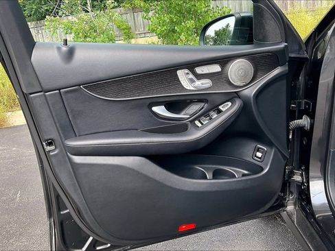 Used 2021 Mercedes-Benz GLC 300 4MATIC image 23
